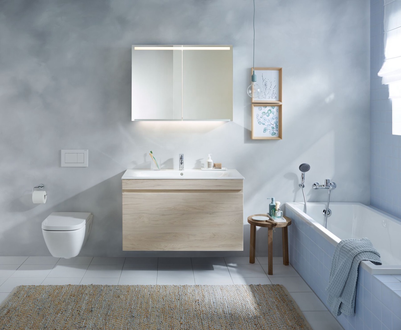 Barrierearmes Bad mit bodengleicher Dusche und viel Bewegungsfläche